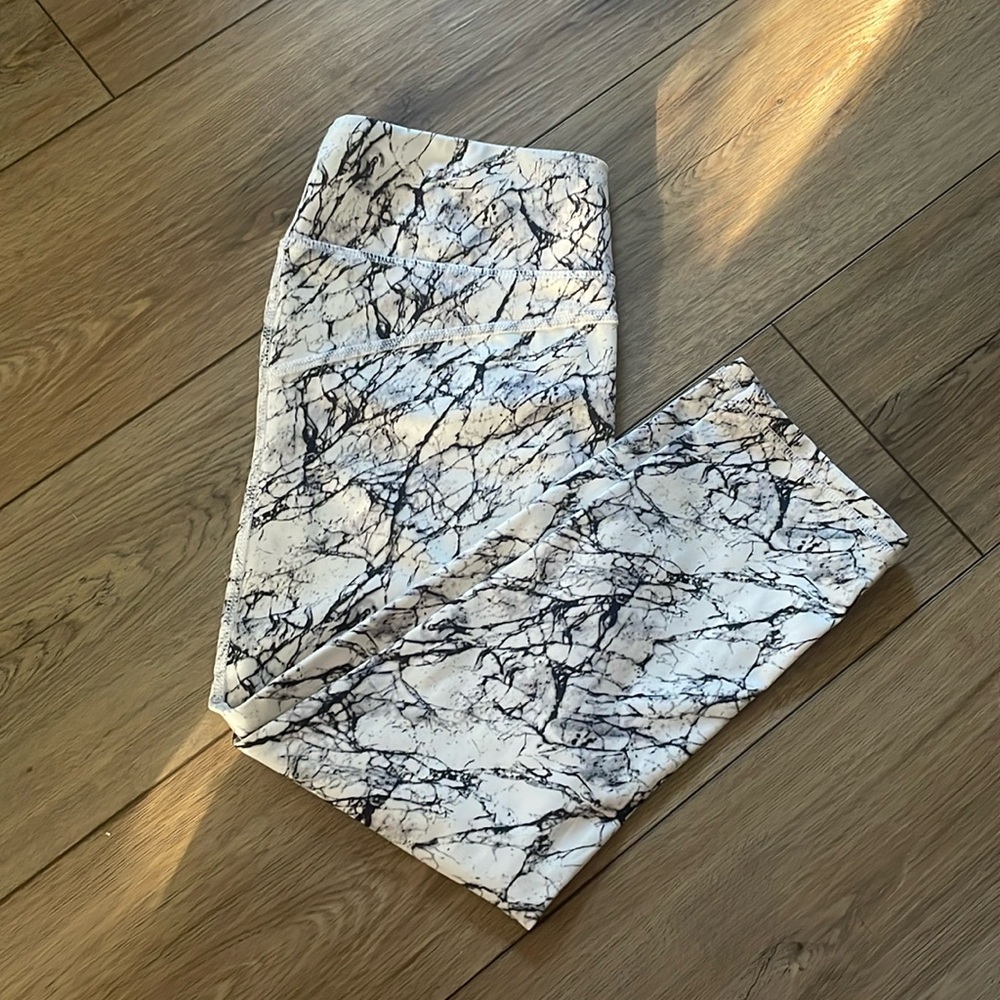 Marika Sport white marbled capri leggings